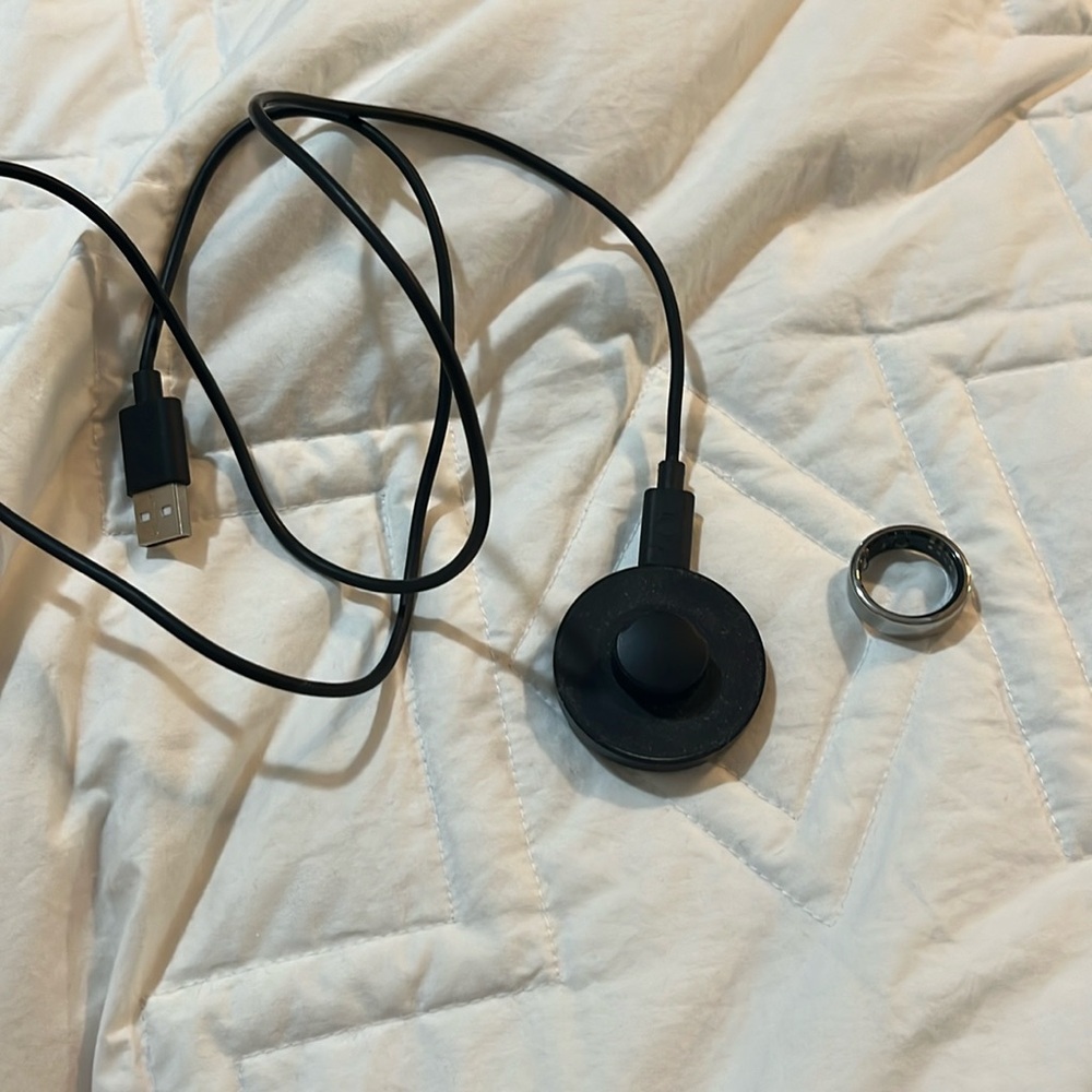 Men’s Size 12 Oura ring with charger.